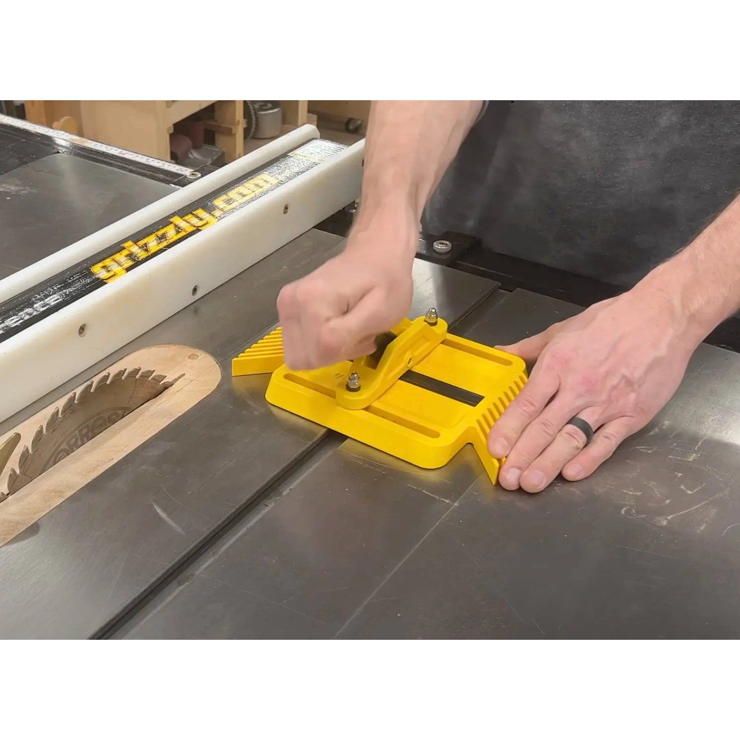SavR Magnetic DIY Feather Boards for Tablesaws