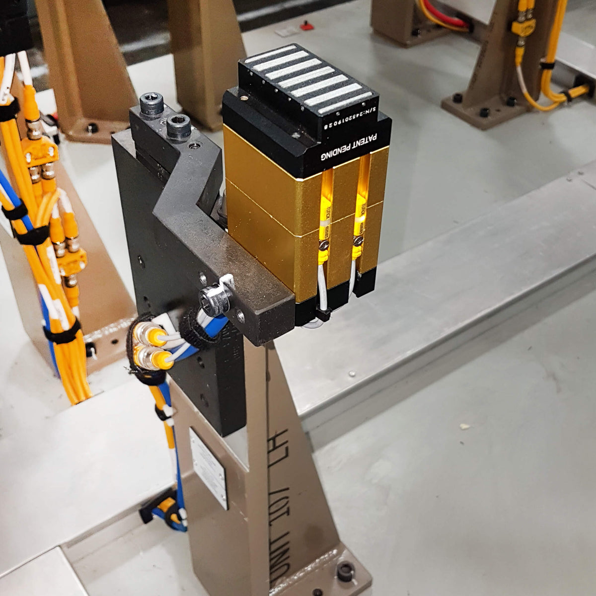 D85 – Robotic End-of-Arm Tooling (EOAT) zum Aufnehmen/Entstapeln –  Magswitch-Technologie